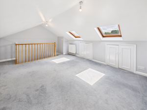 LOFT ROOM B- click for photo gallery